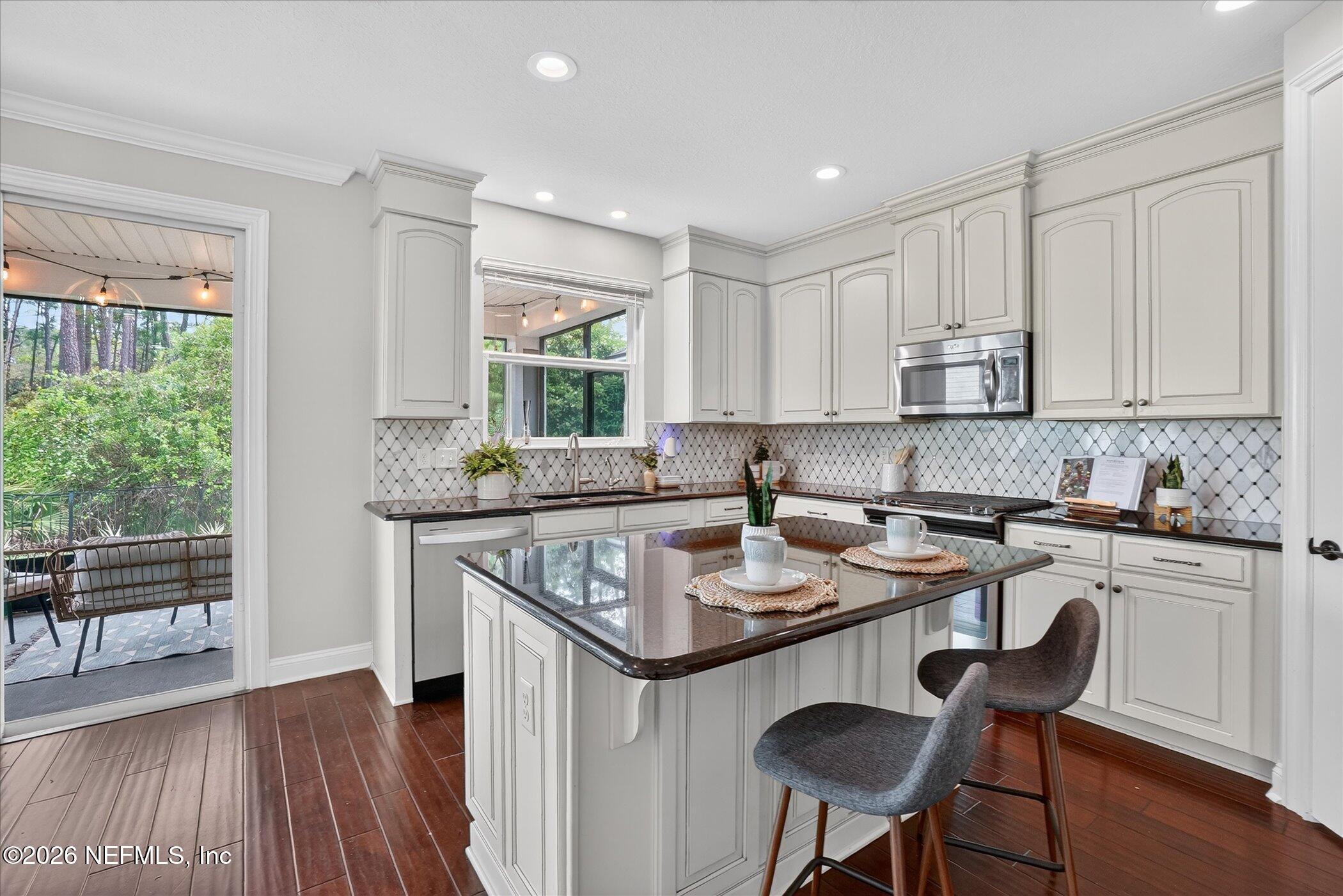 272 SOUTHERN OAK Drive