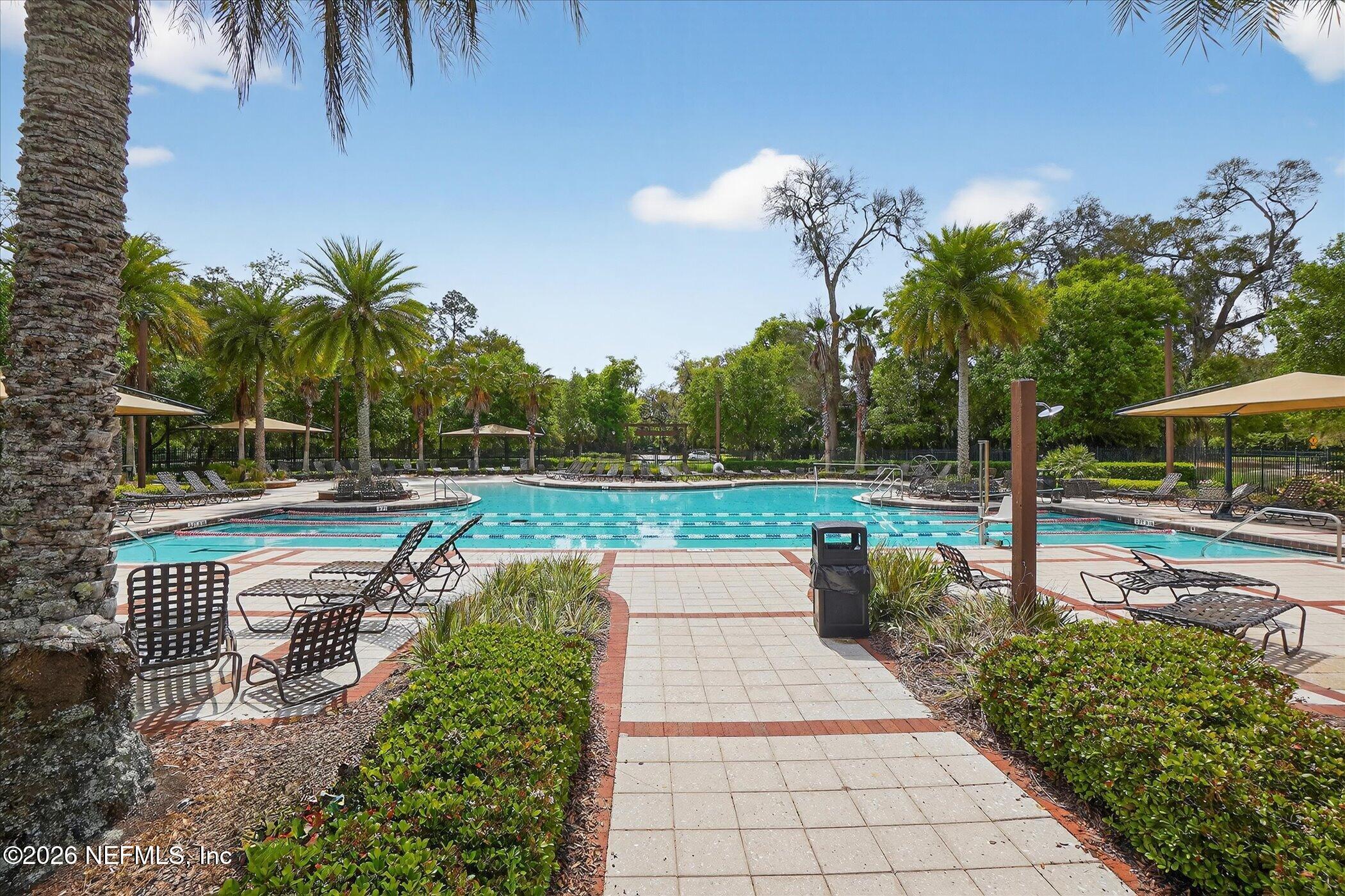 272 SOUTHERN OAK Drive