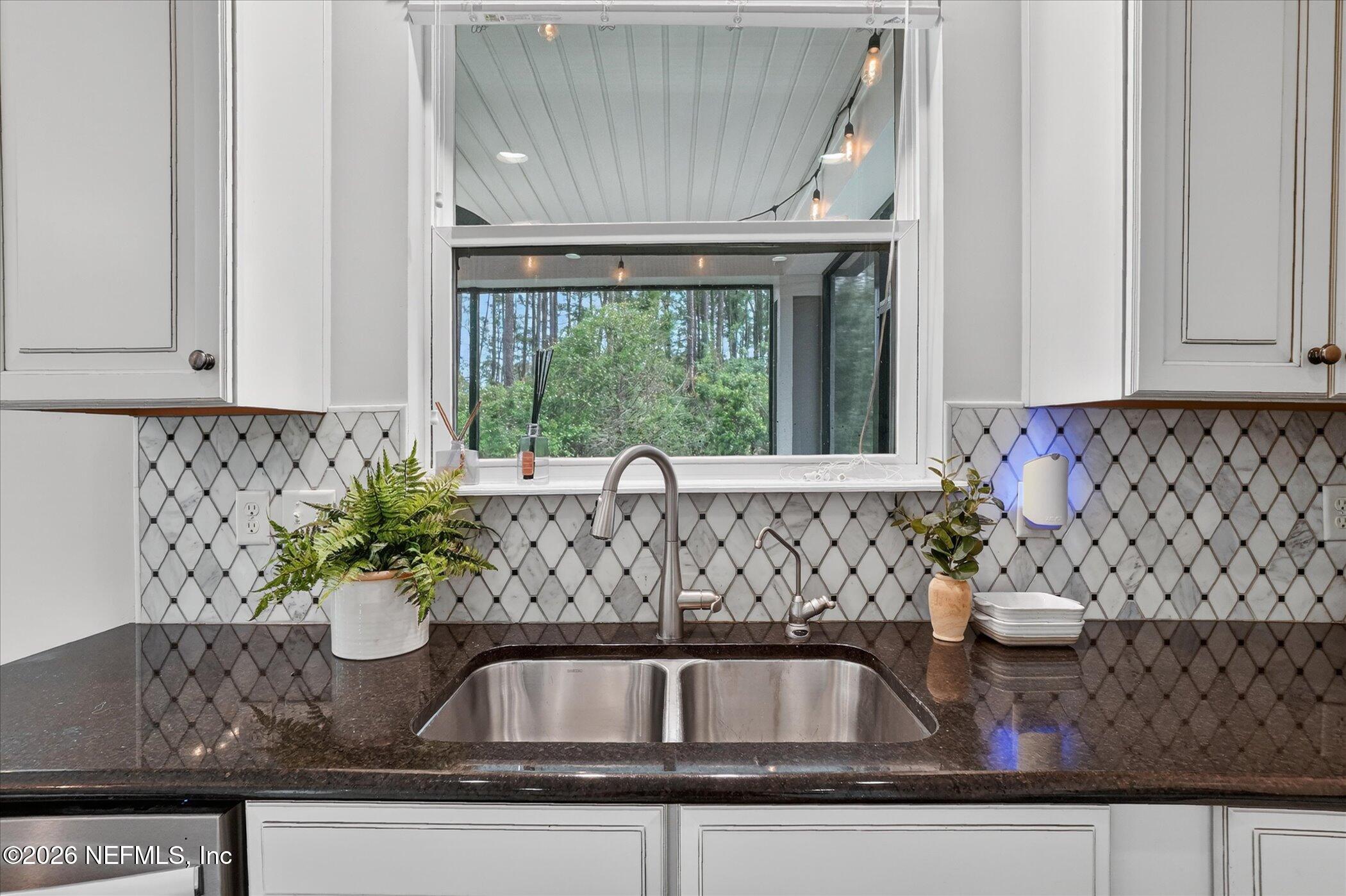 272 SOUTHERN OAK Drive