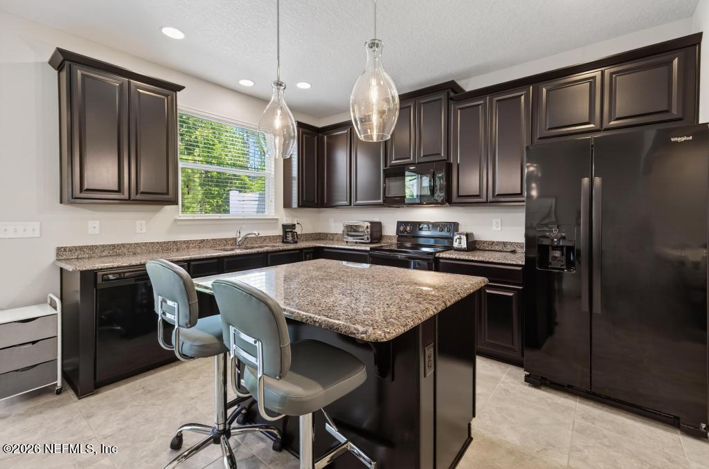 381 RICHMOND Drive, St. Johns