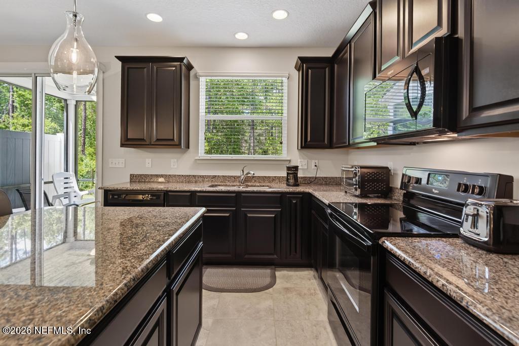 381 RICHMOND Drive, St. Johns