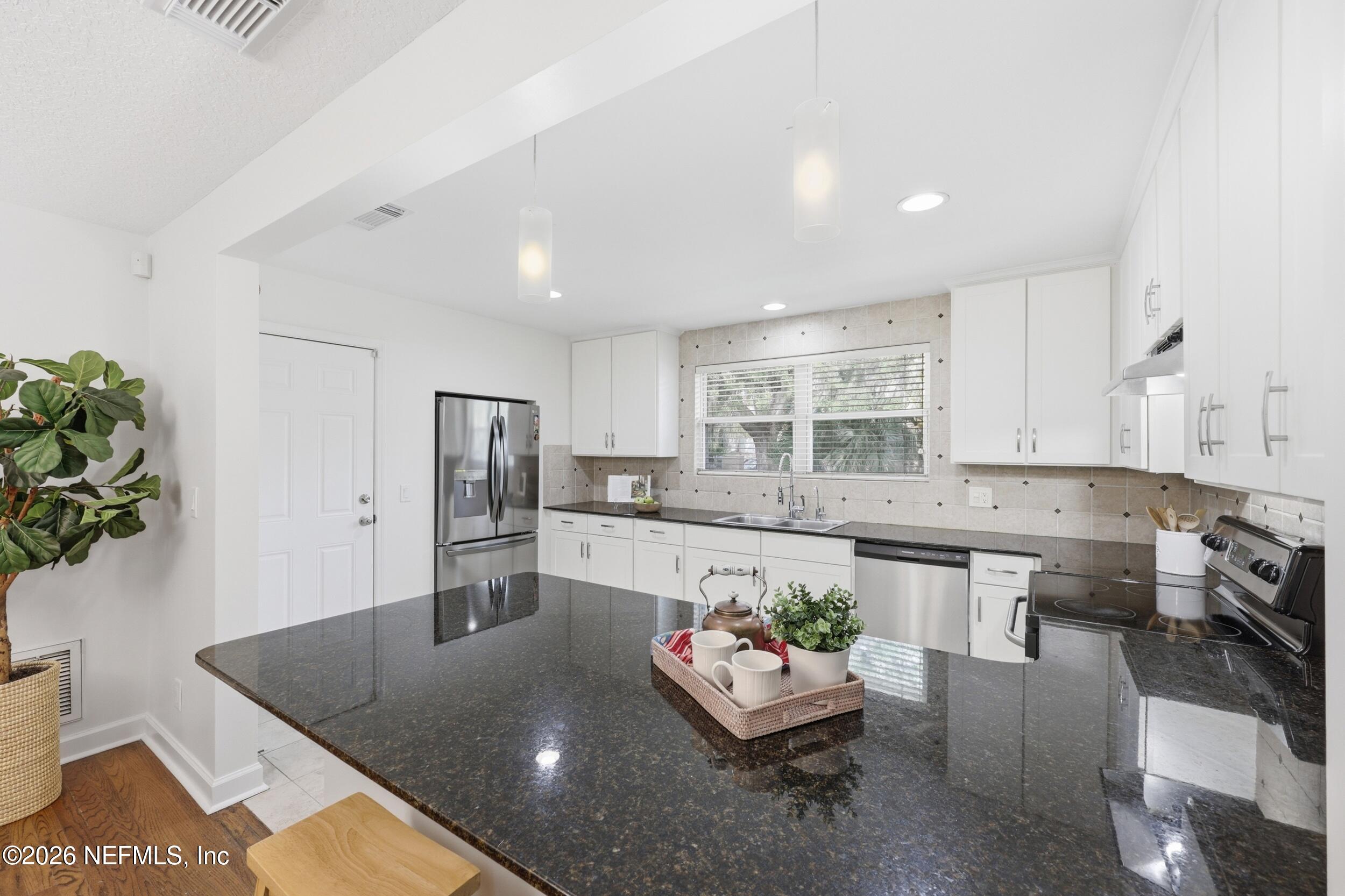 1524 SHIRL Lane