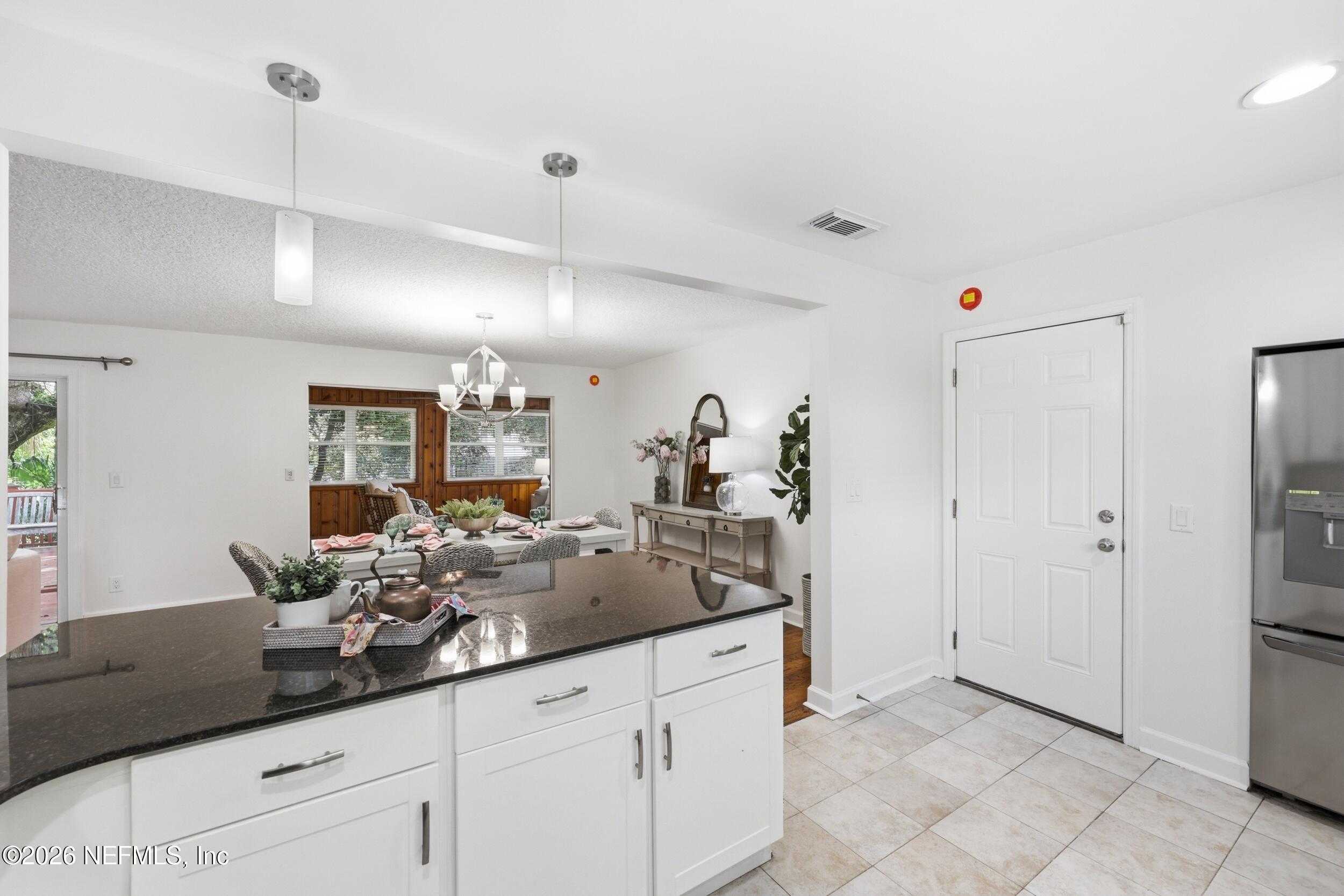 1524 SHIRL Lane