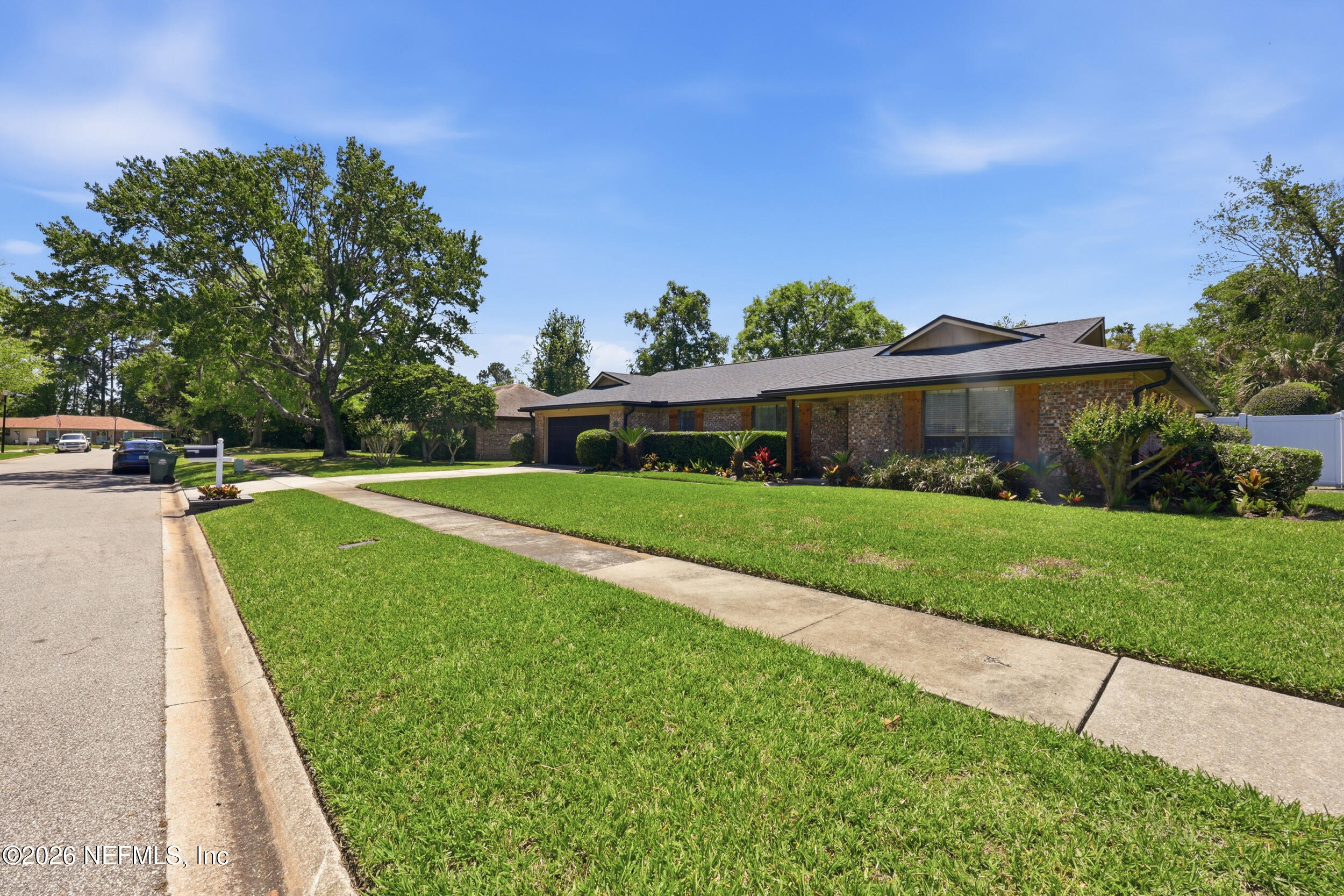1618 SHEFFIELD Place