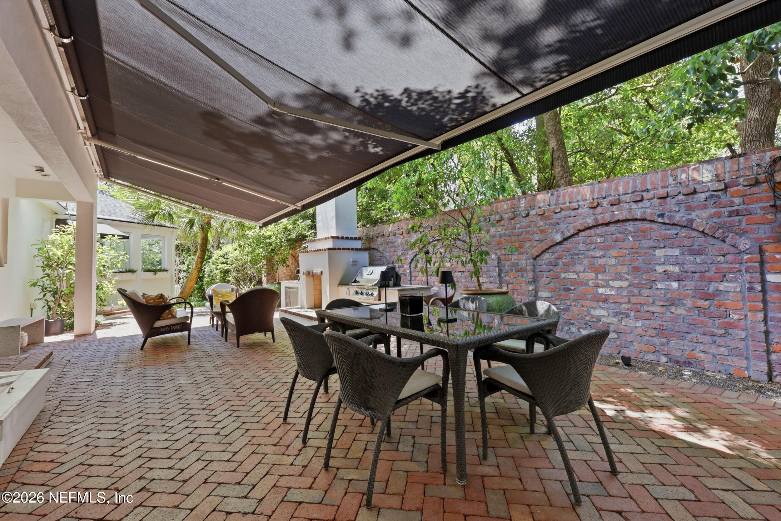 2782 GREEN BAY Lane