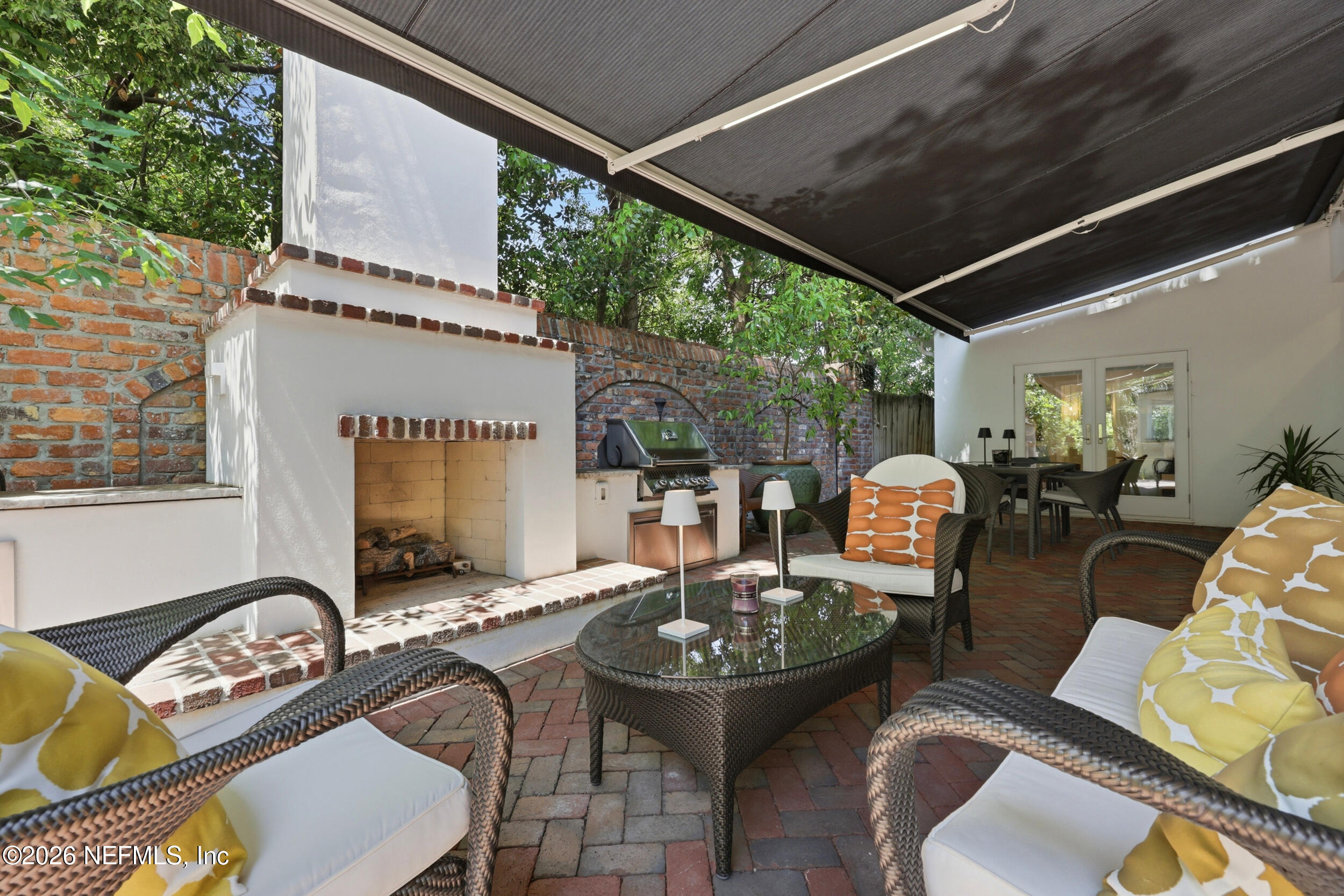2782 GREEN BAY Lane