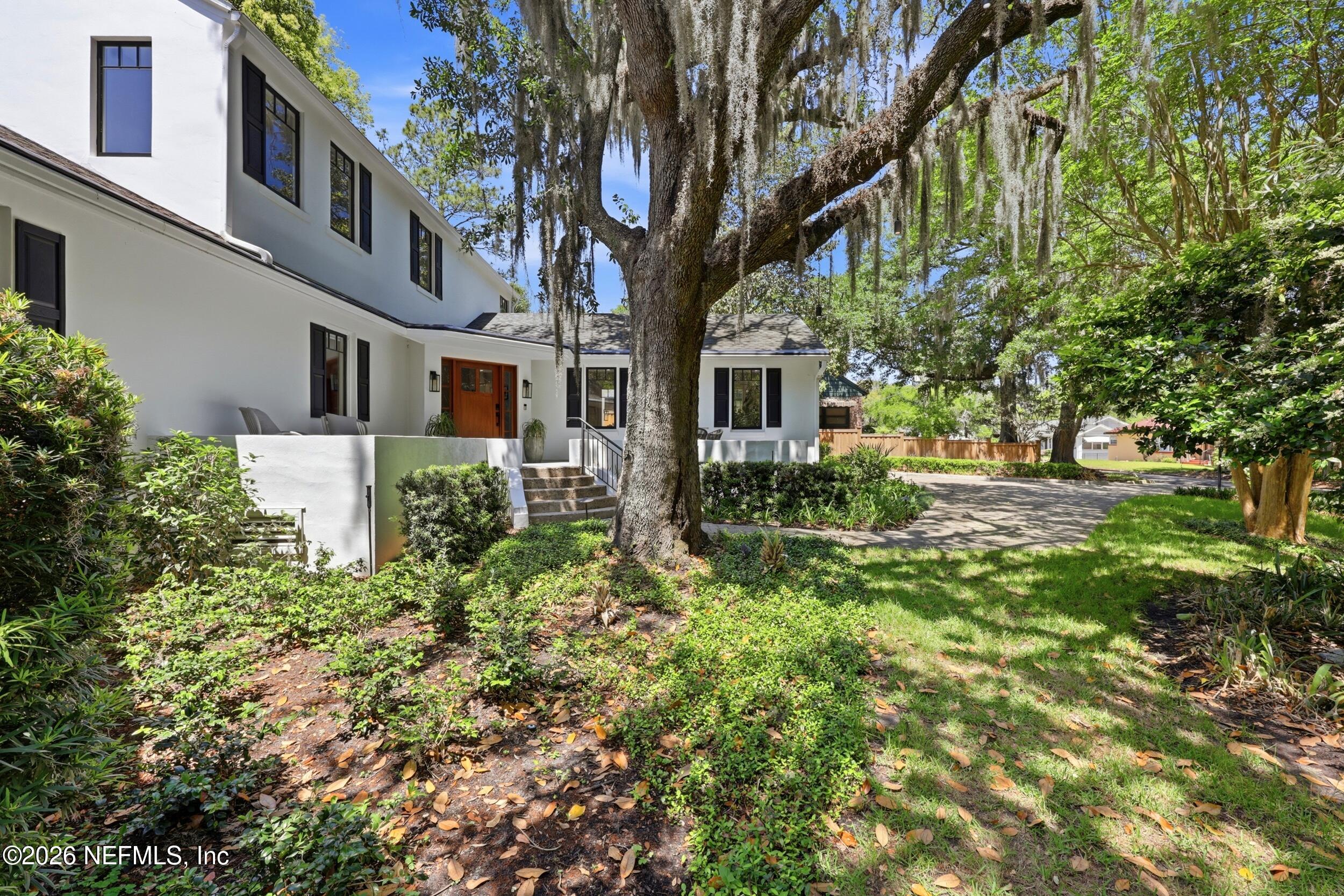 2782 GREEN BAY Lane