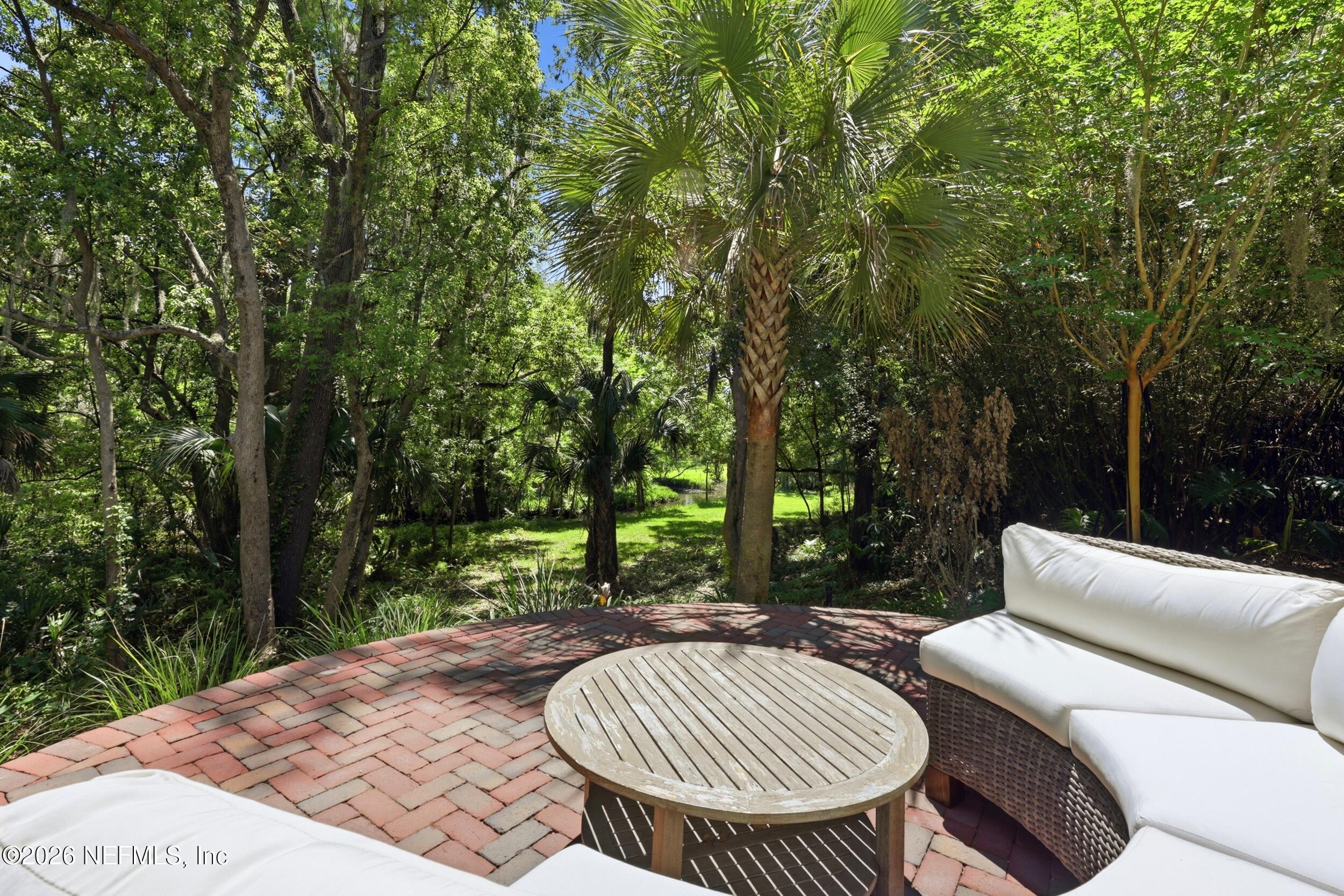 2782 GREEN BAY Lane