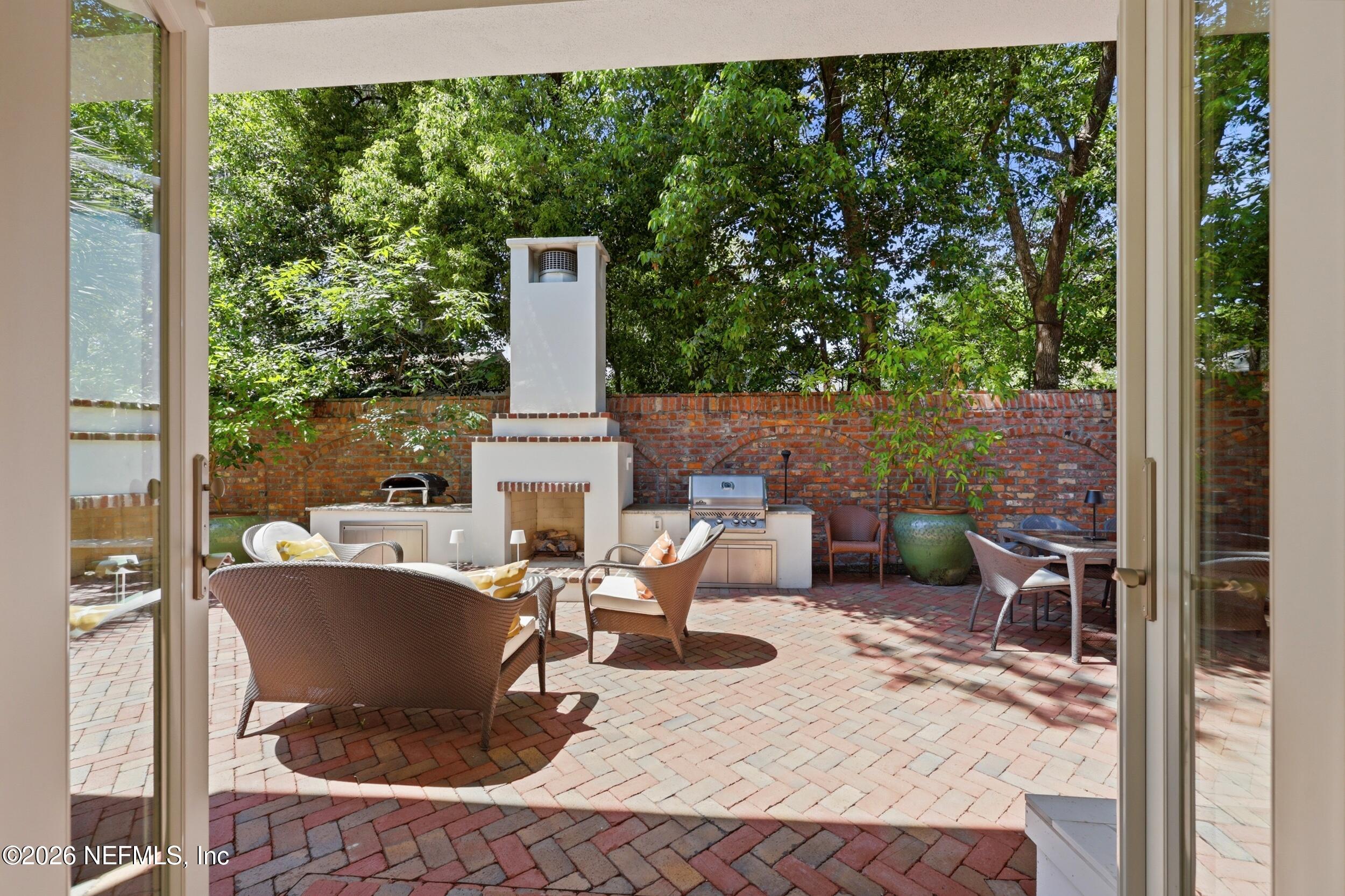 2782 GREEN BAY Lane