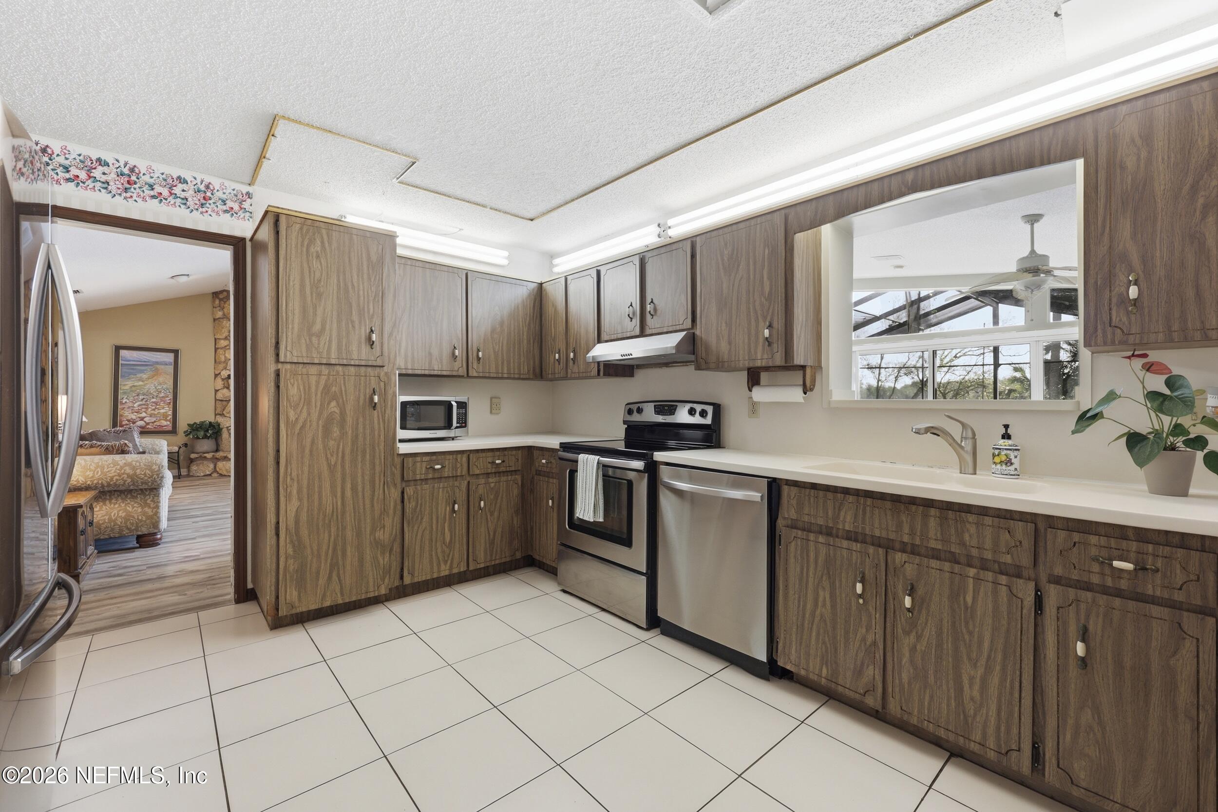 1361 BLACKHAWK Trail E