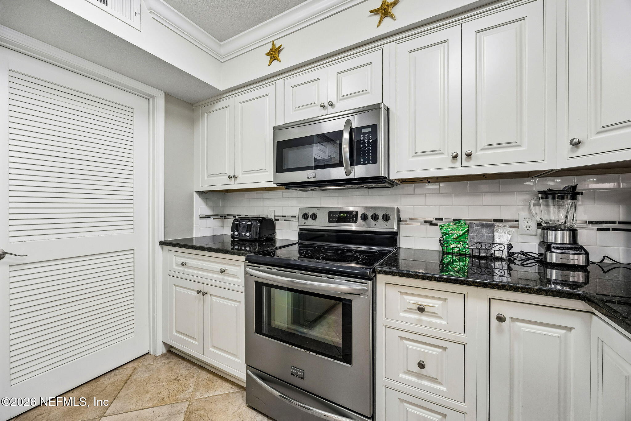 2117 BEACH WOOD Road 2117