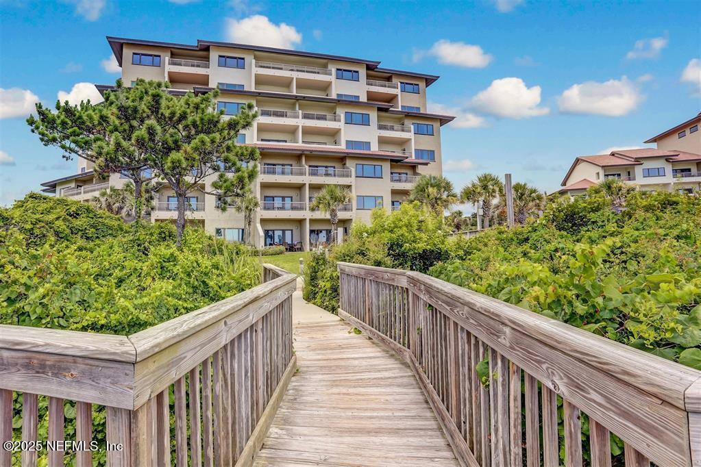 318 SANDCASTLES Court