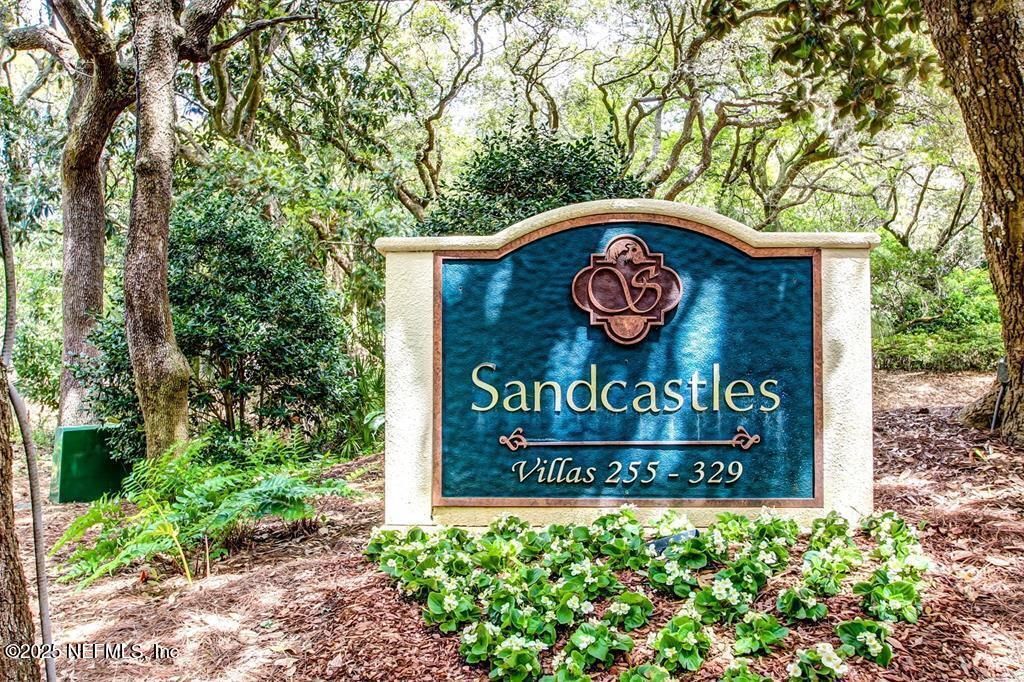 318 SANDCASTLES Court
