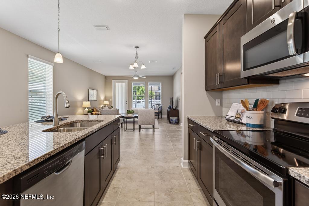 73 FOREST EDGE Drive, St. Johns