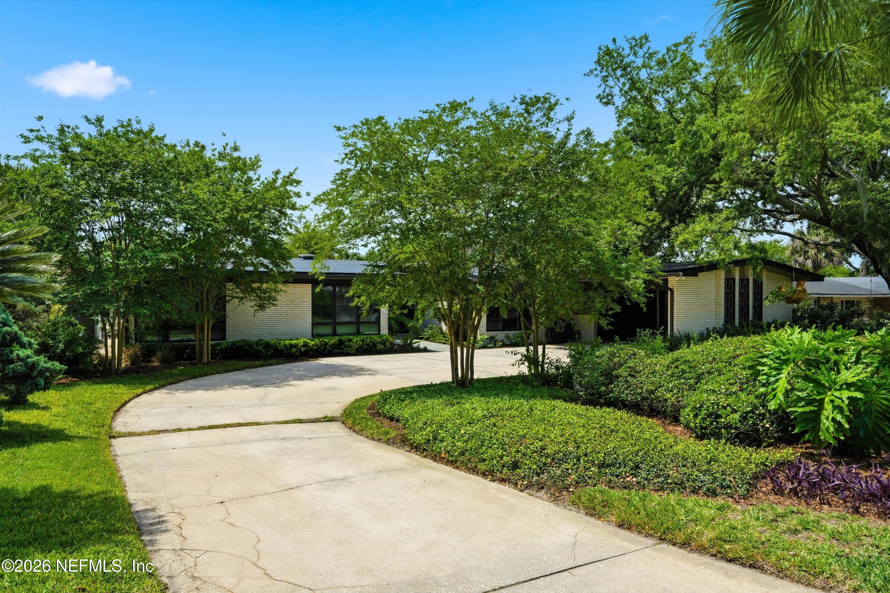 948 OLD GROVE MANOR Manor