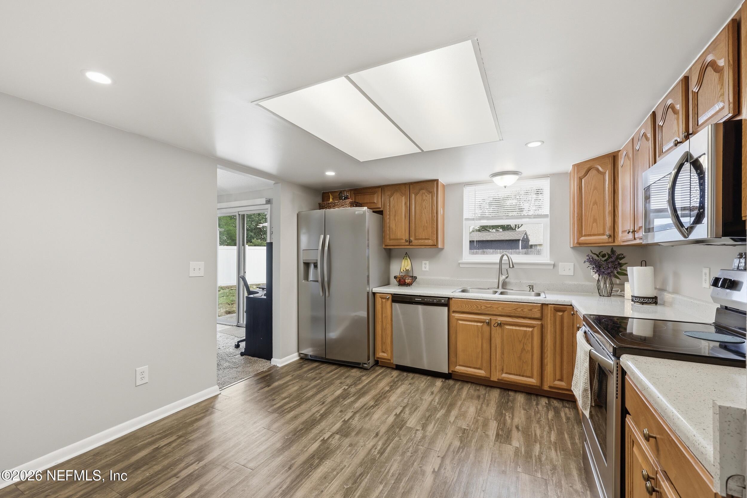 2550 OAKVIEW Drive