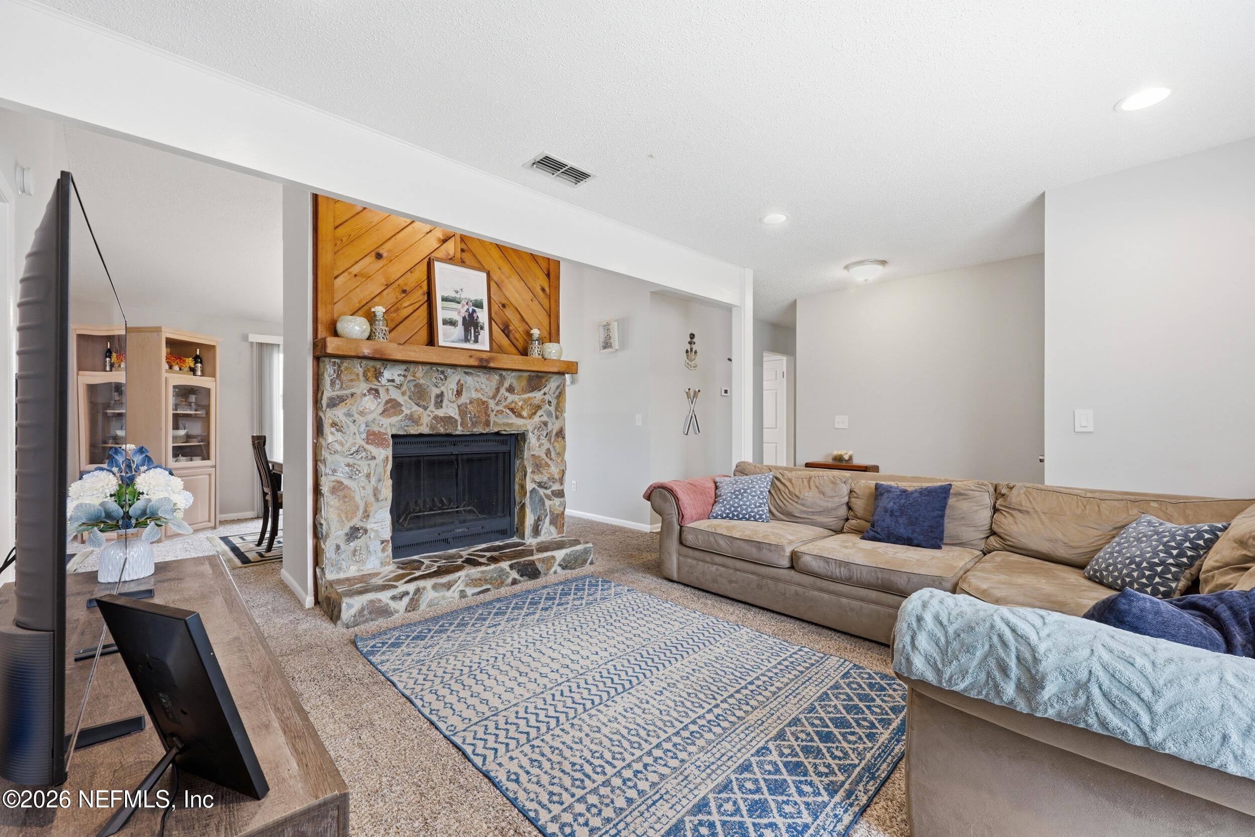 2550 OAKVIEW Drive