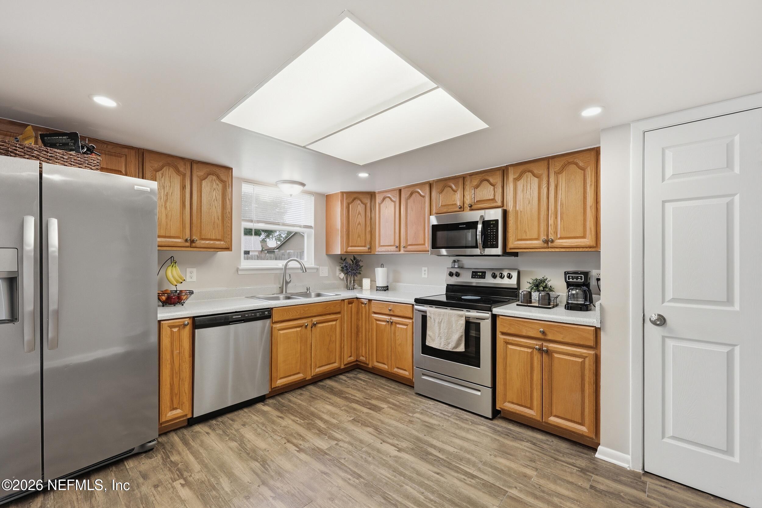 2550 OAKVIEW Drive
