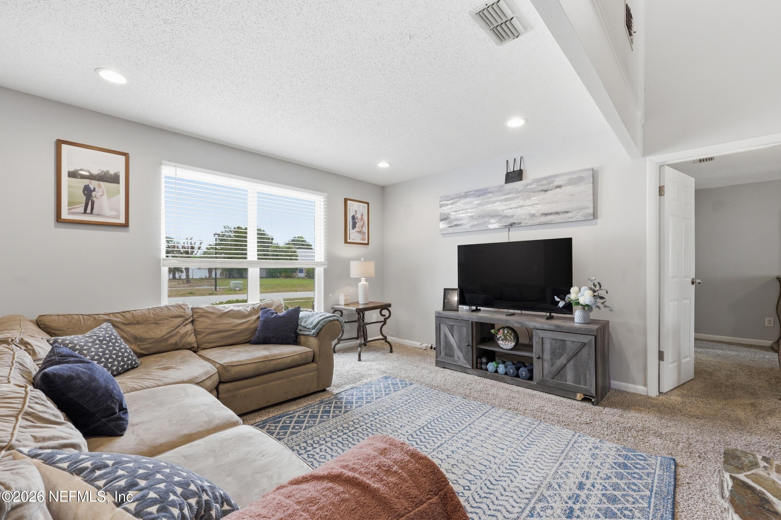 2550 OAKVIEW Drive