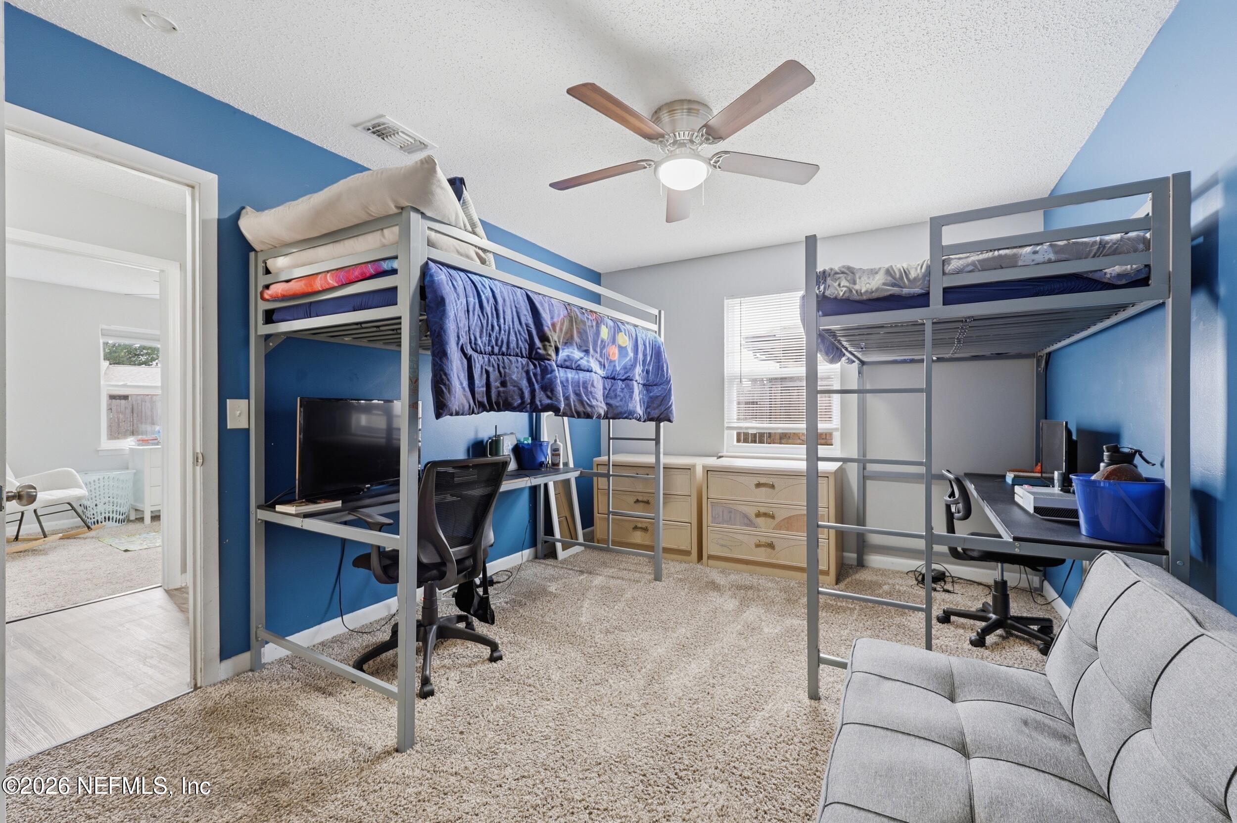 2550 OAKVIEW Drive