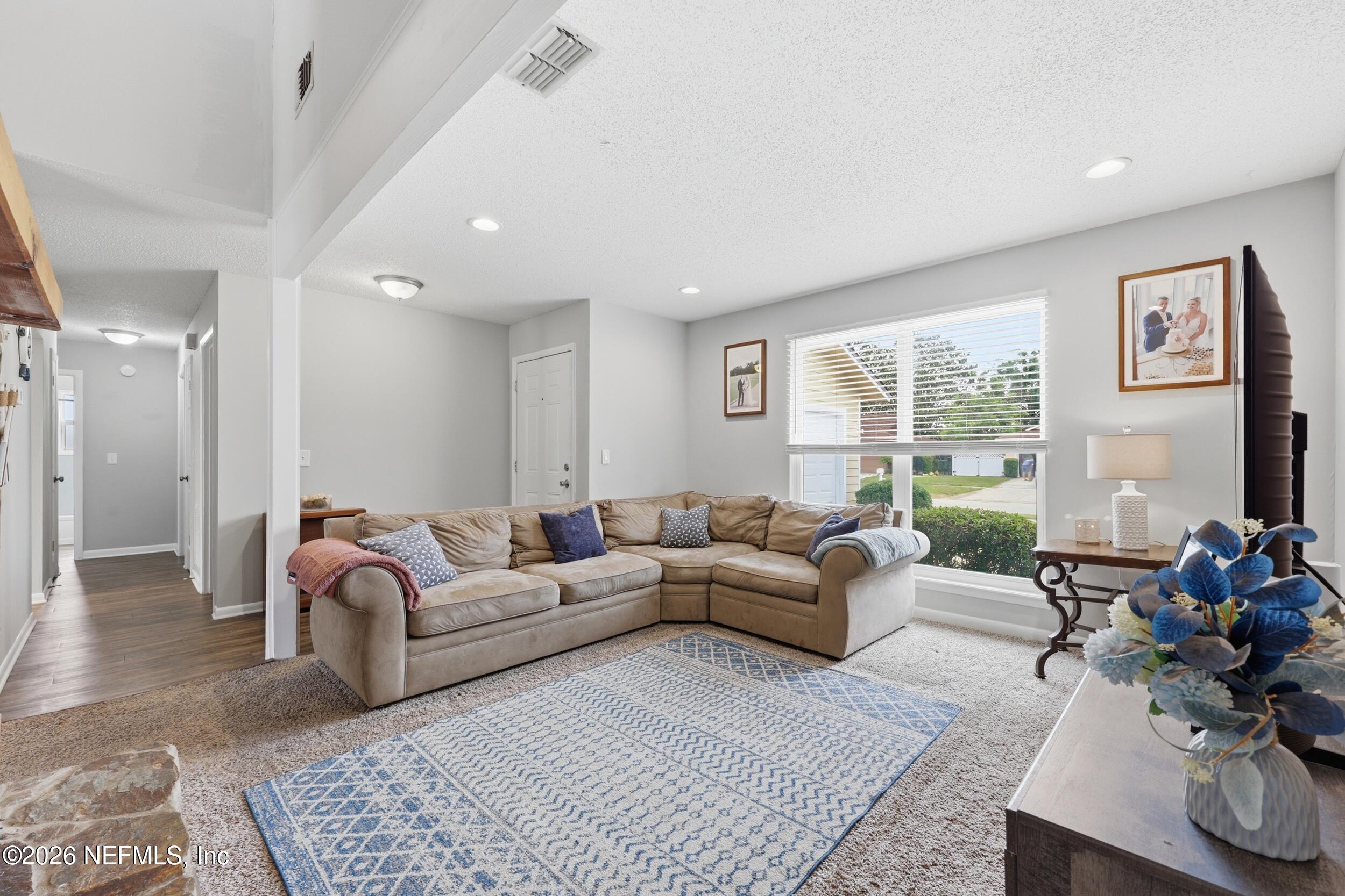 2550 OAKVIEW Drive