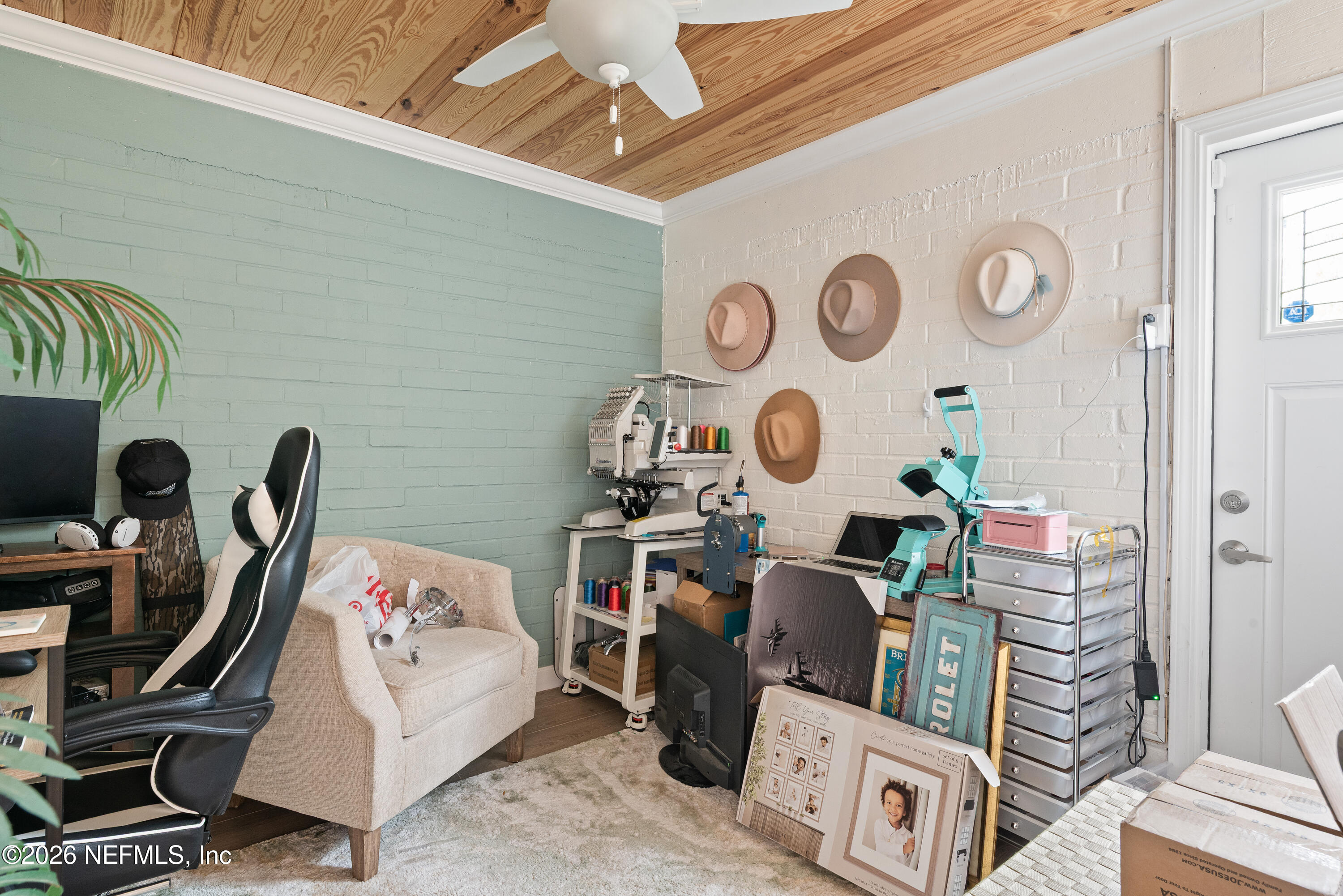 578 PEREGRINE Court
