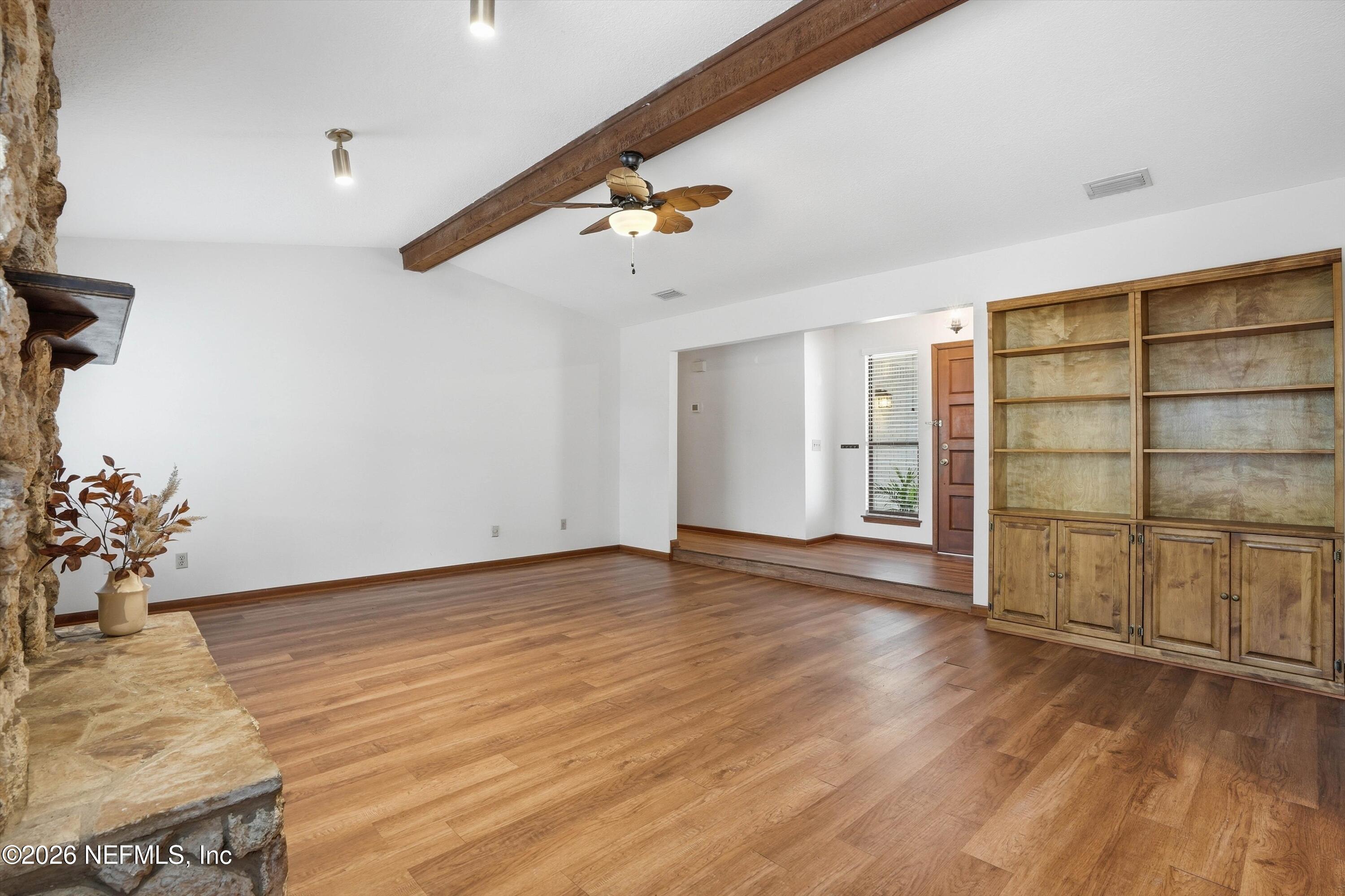 1528 LEEWARD Lane