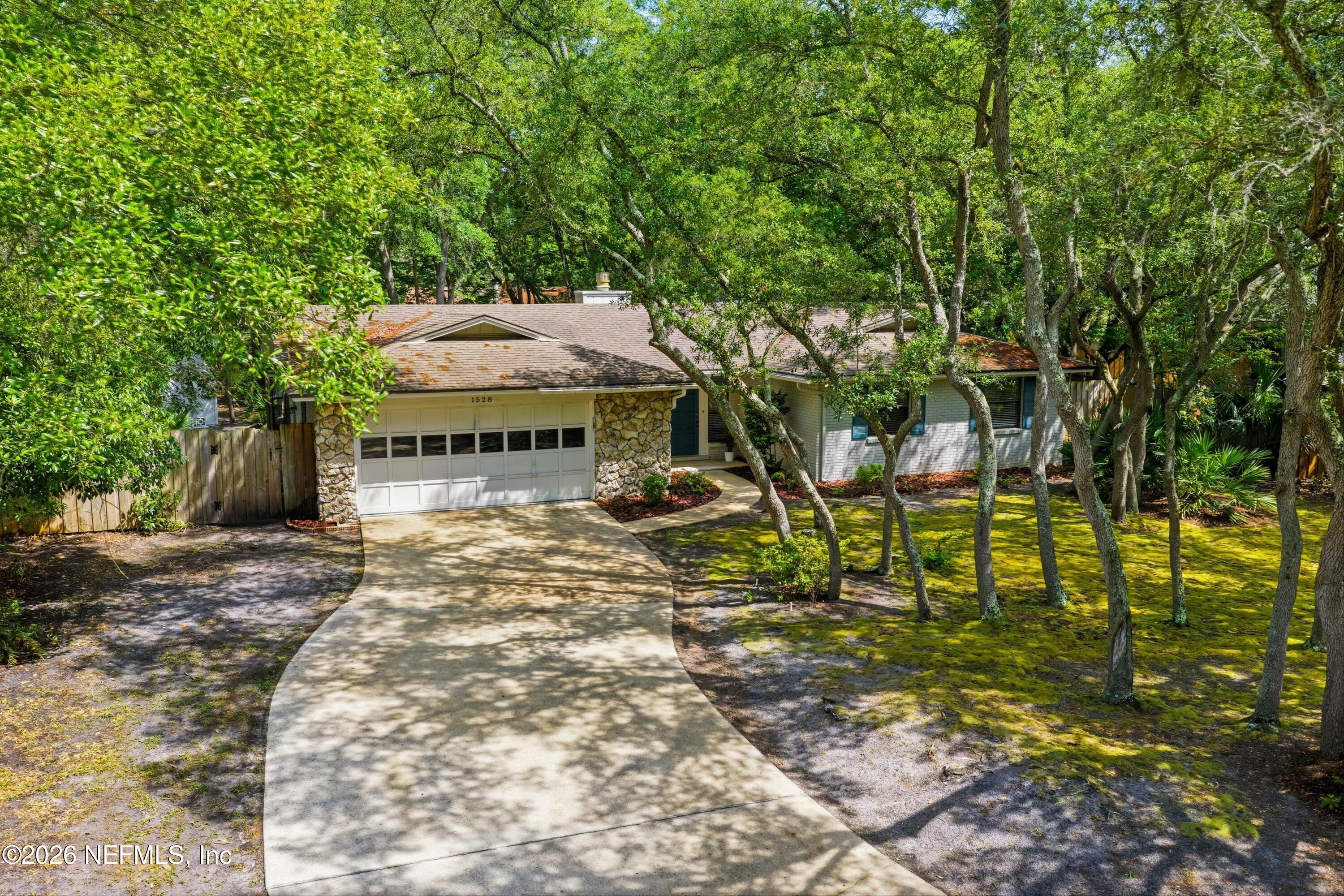 1528 LEEWARD Lane