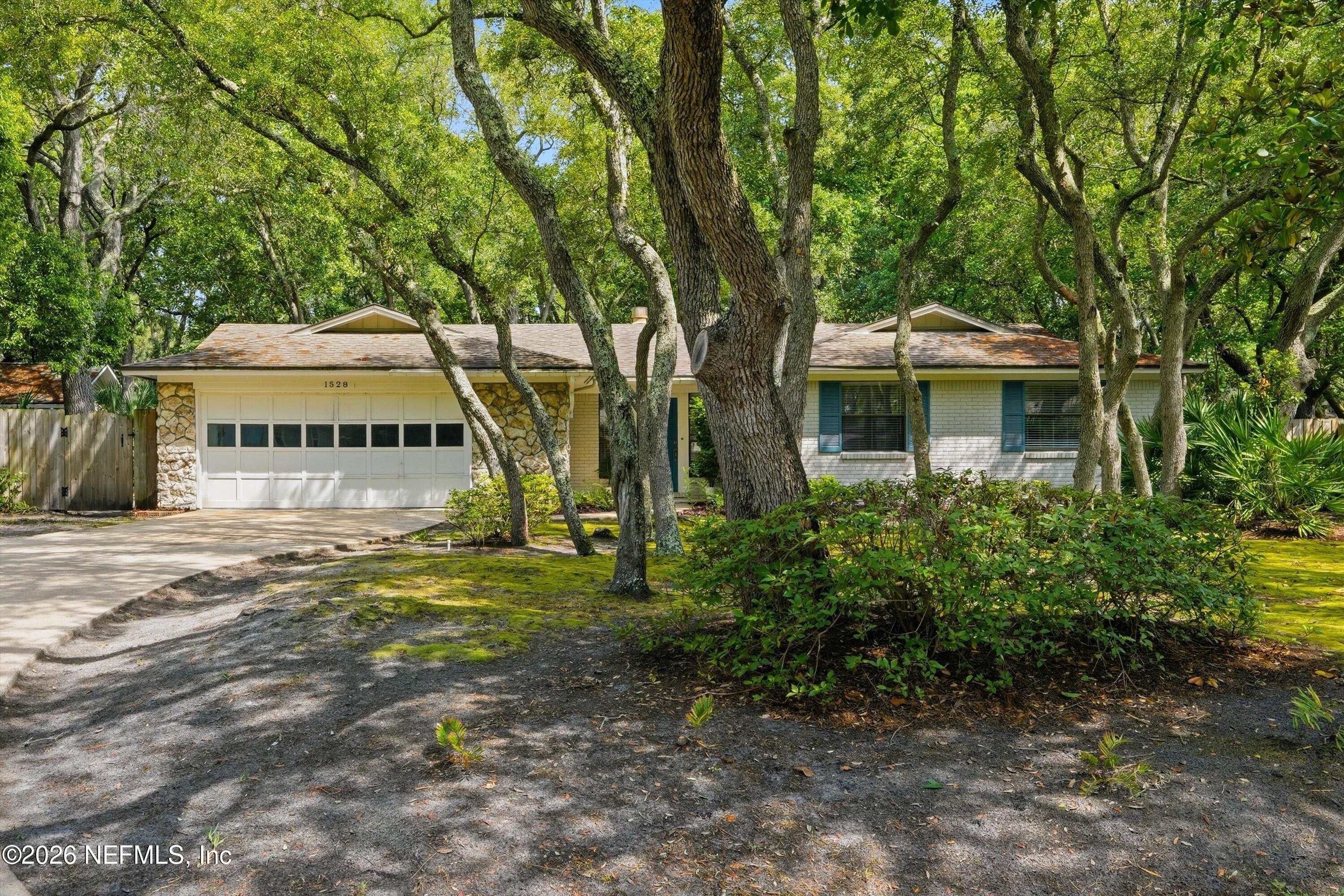 1528 LEEWARD Lane