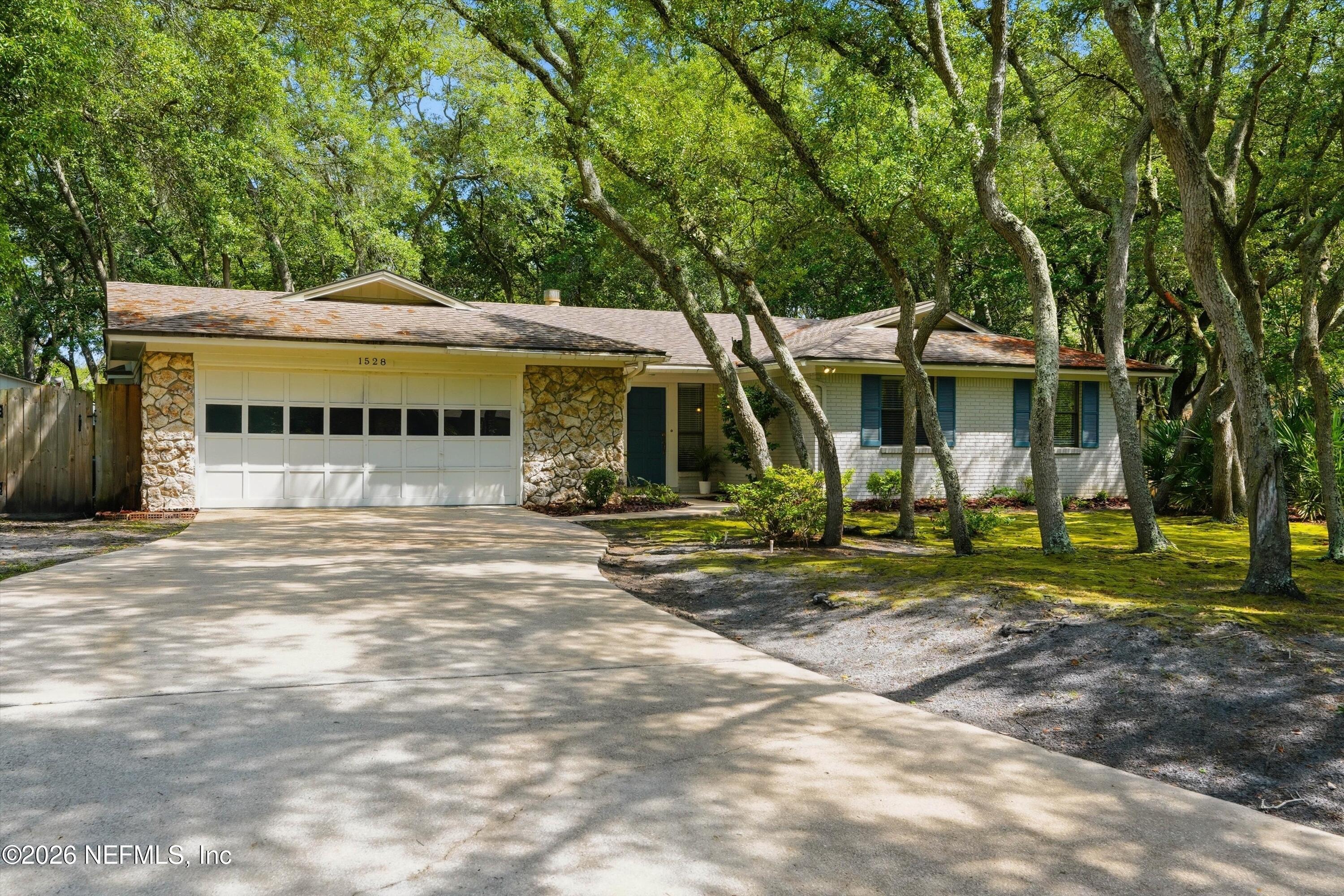 1528 LEEWARD Lane