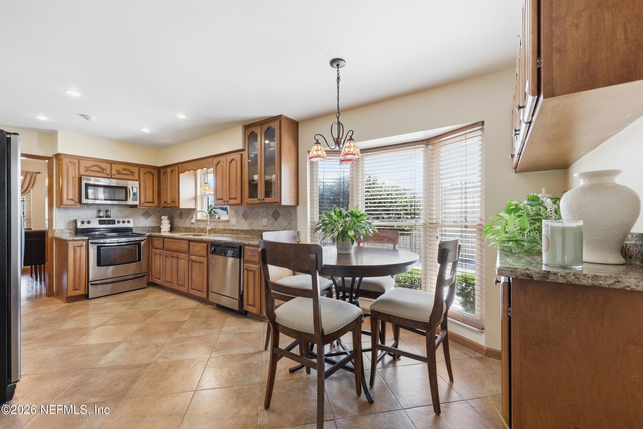 923 RIDGEWAY Court