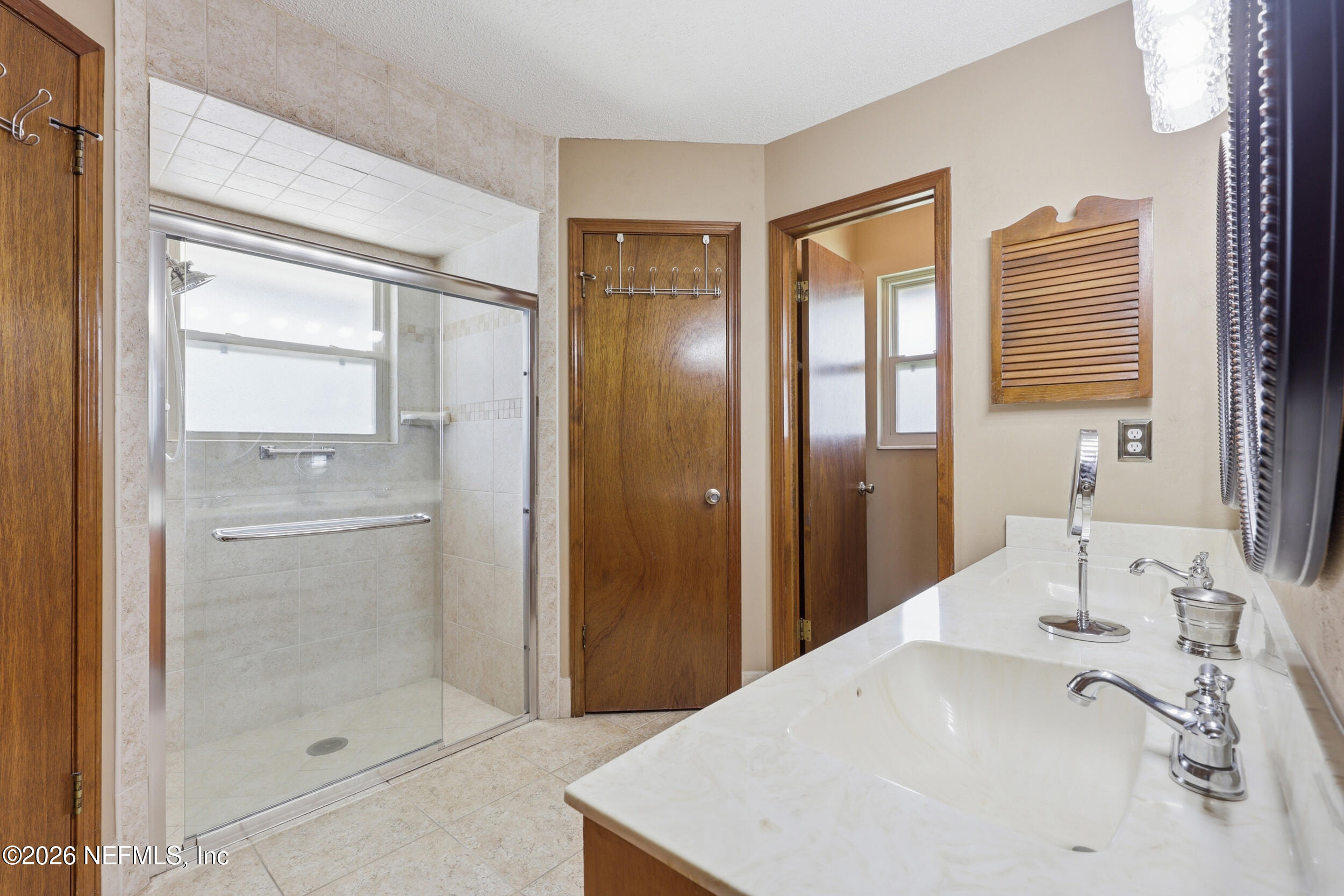 923 RIDGEWAY Court