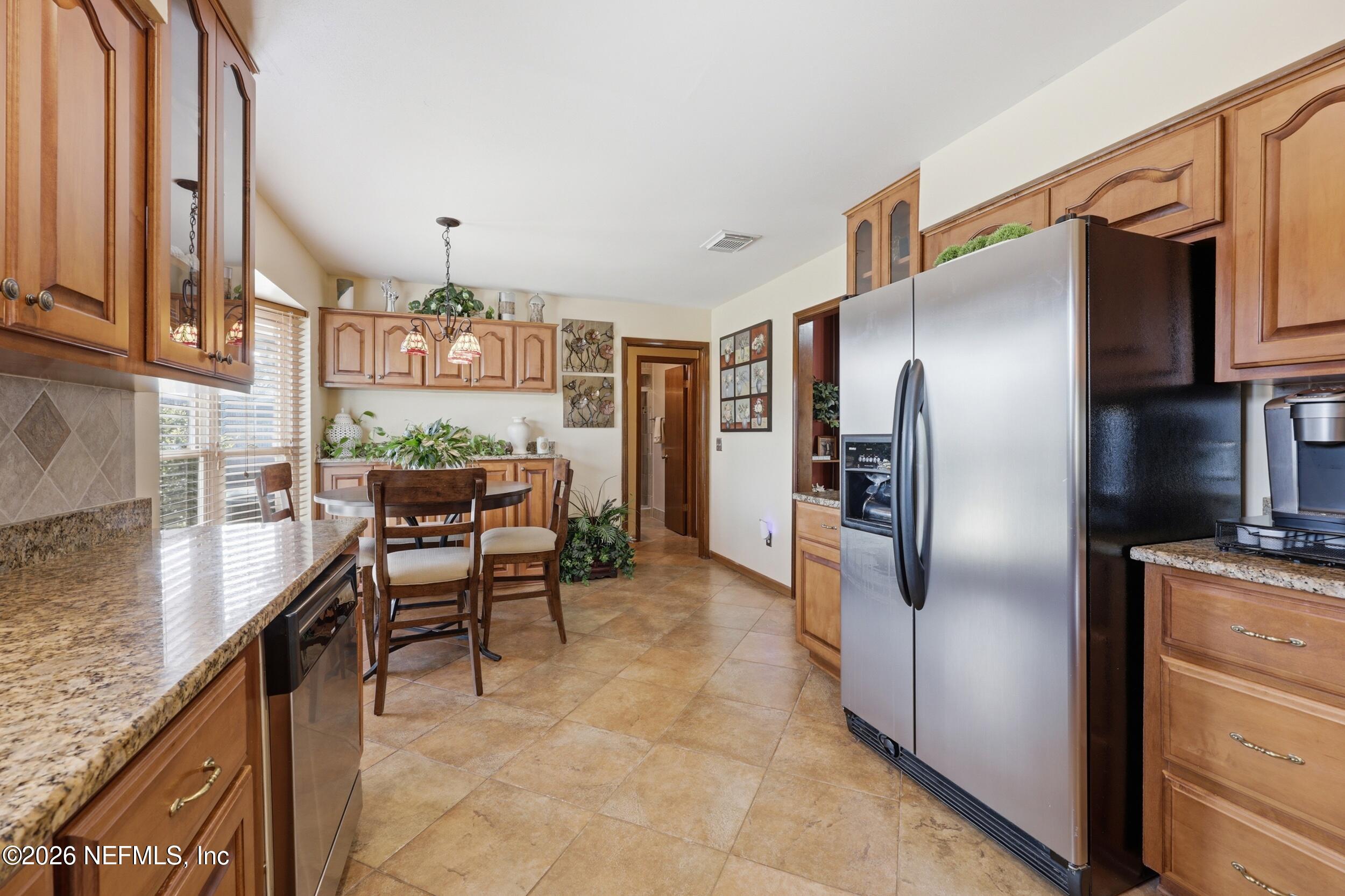 923 RIDGEWAY Court