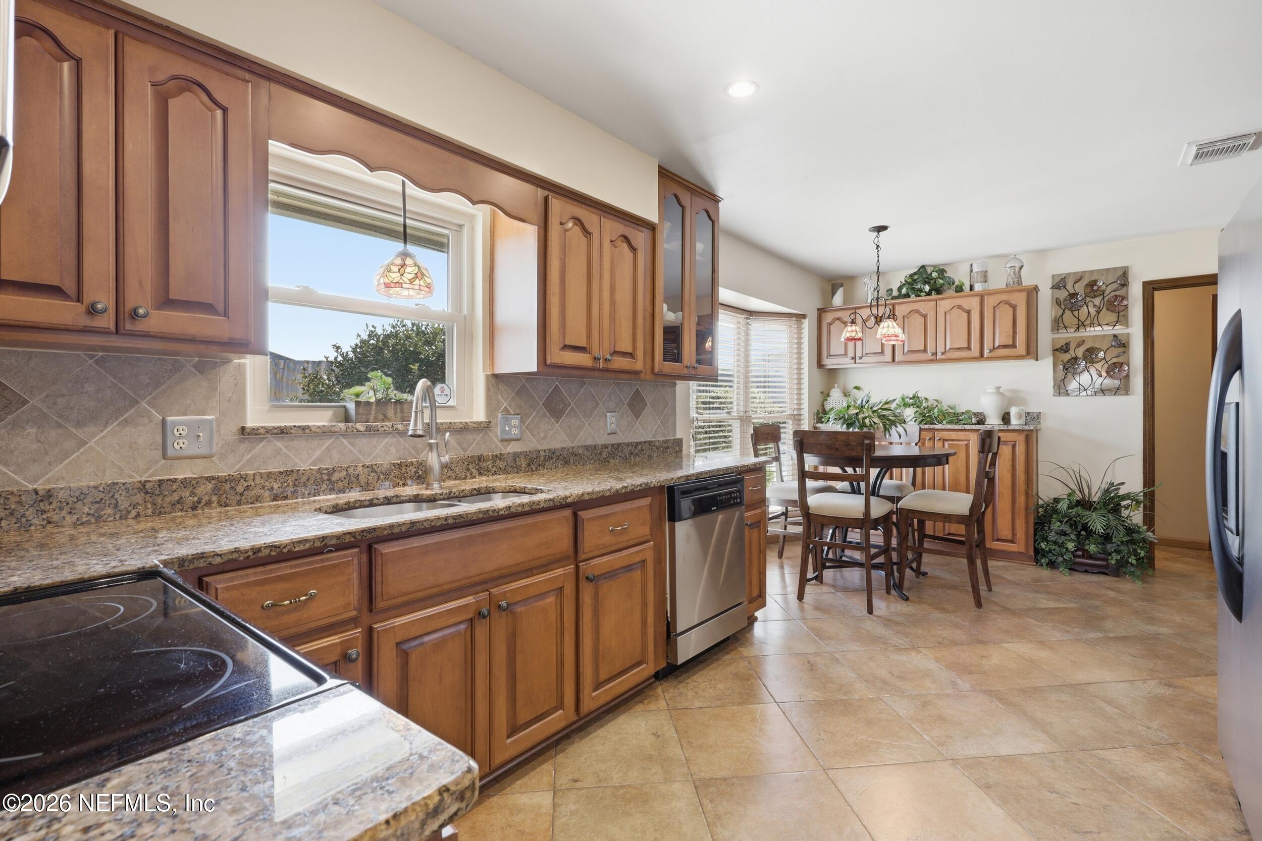 923 RIDGEWAY Court