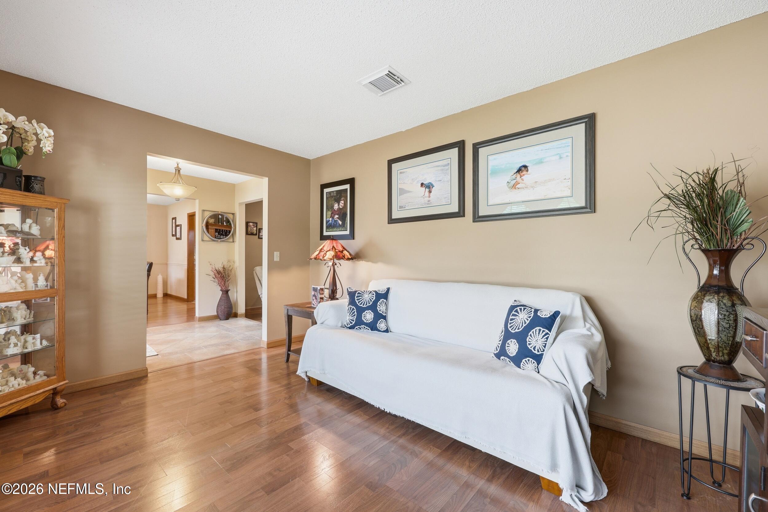 923 RIDGEWAY Court