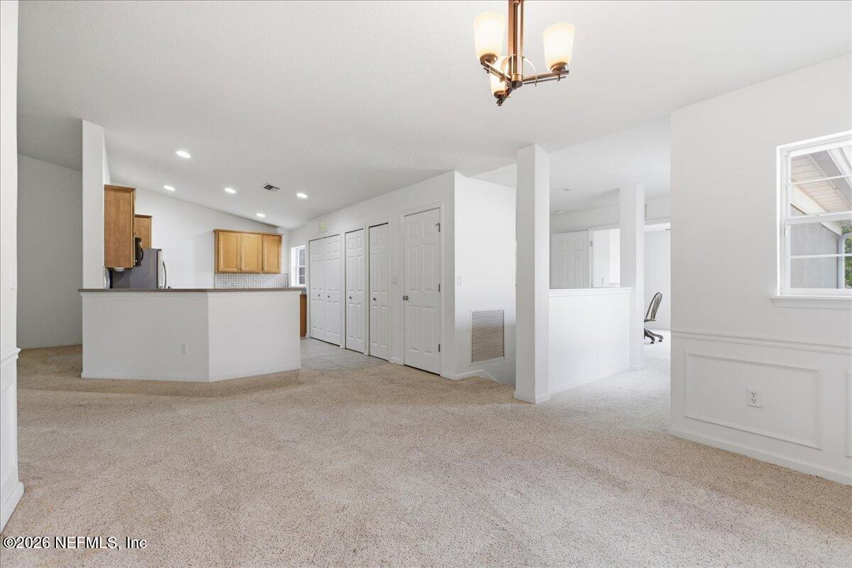 8521 LITTLE SWIFT Circle 34D