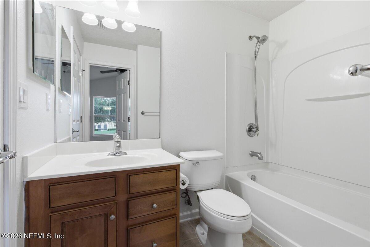 8521 LITTLE SWIFT Circle 34D