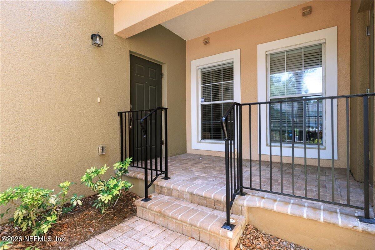 8521 LITTLE SWIFT Circle 34D
