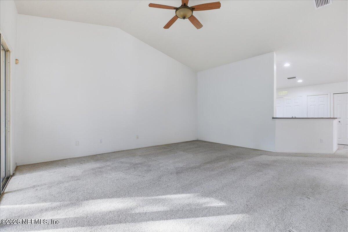 8521 LITTLE SWIFT Circle 34D