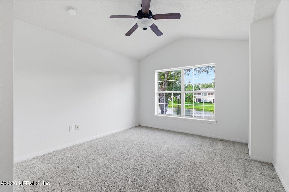 8521 LITTLE SWIFT Circle 34D