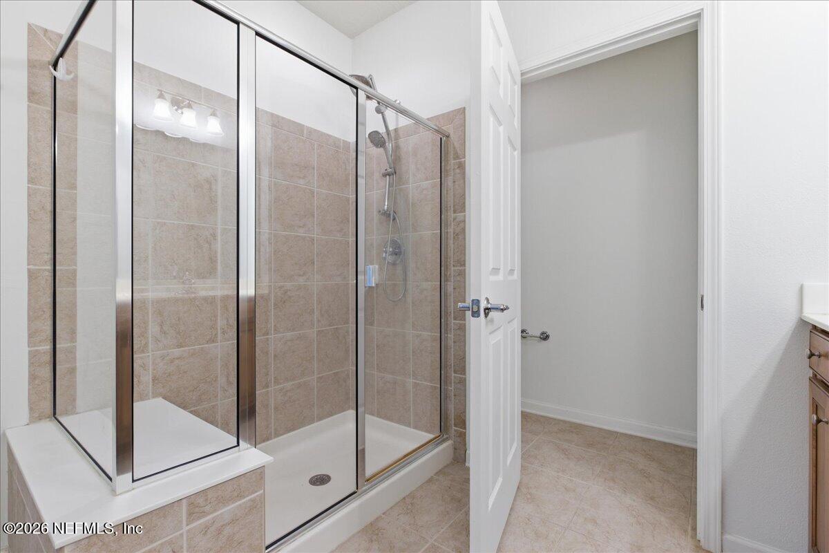 8521 LITTLE SWIFT Circle 34D