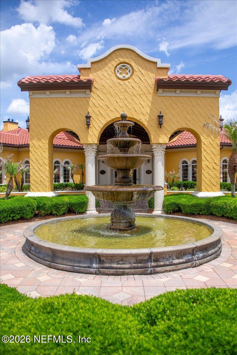 8521 LITTLE SWIFT Circle 34D