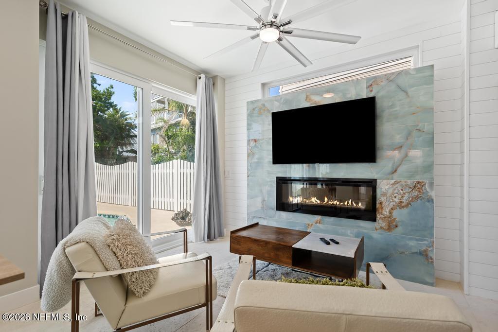 209 GULL Circle