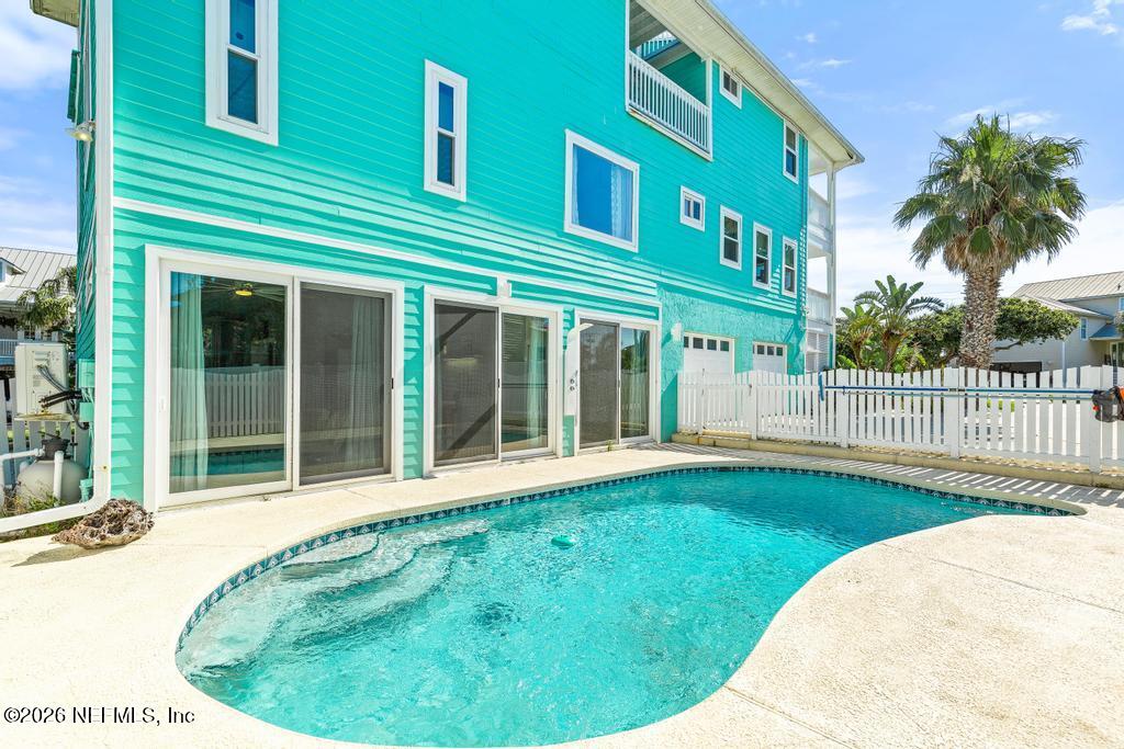 209 GULL Circle
