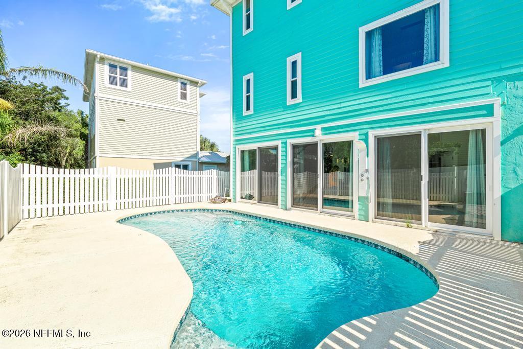 209 GULL Circle