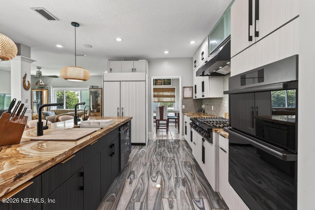 209 GULL Circle