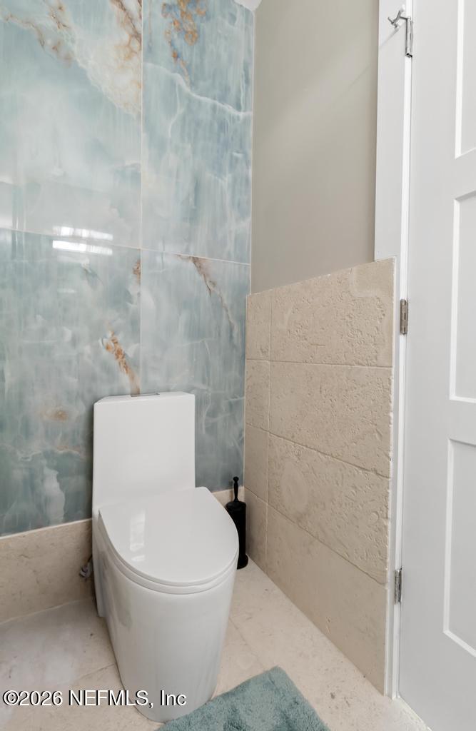 209 GULL Circle