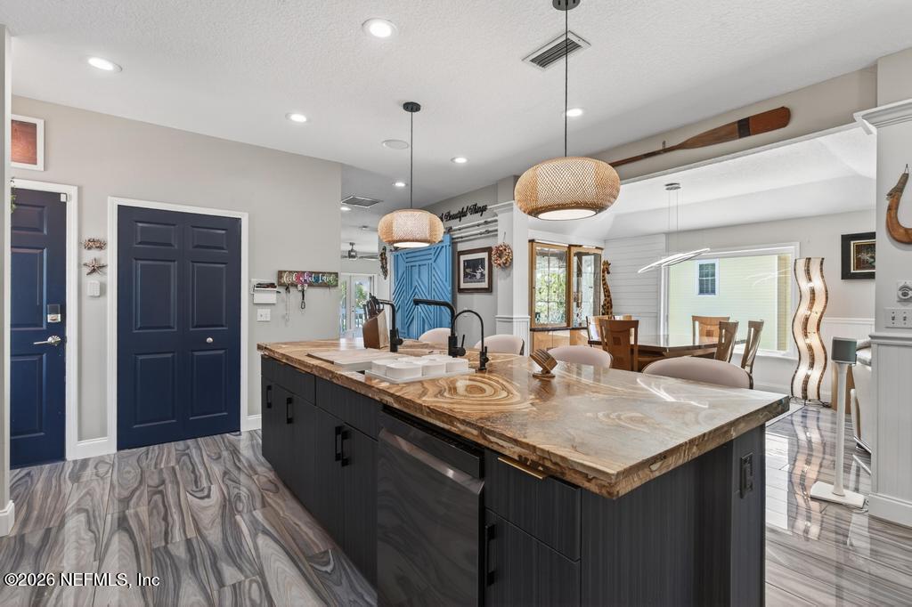 209 GULL Circle