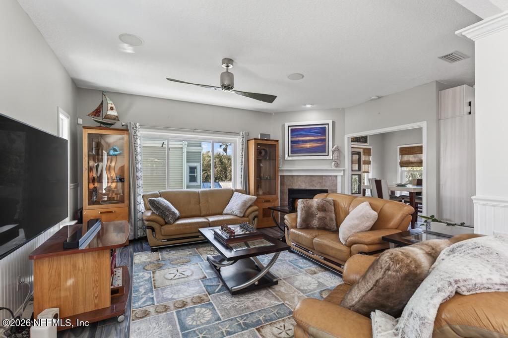 209 GULL Circle