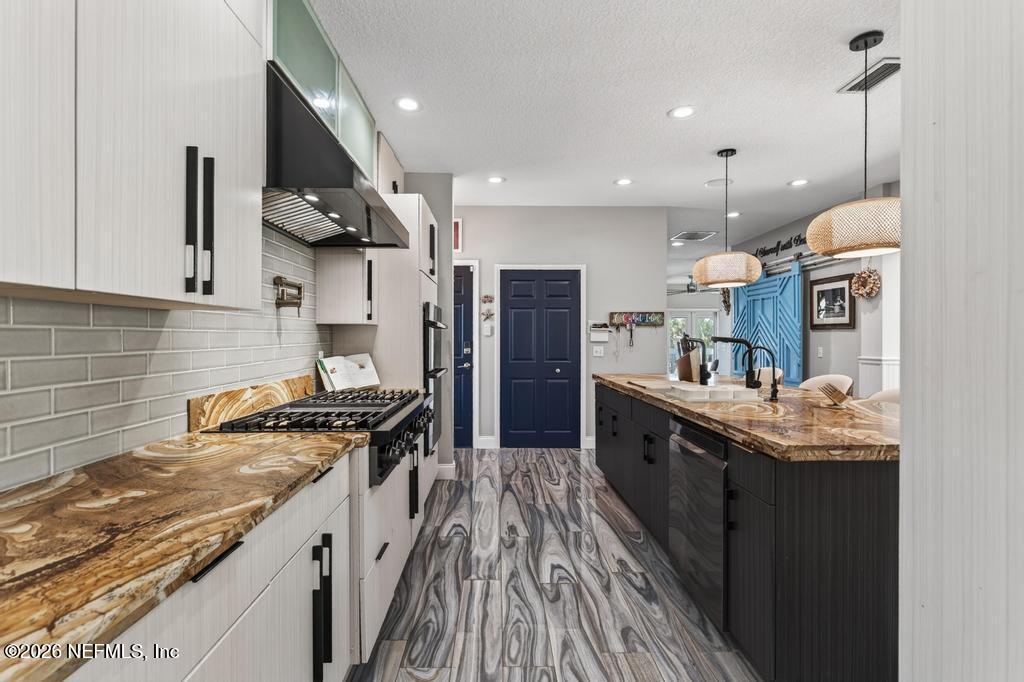 209 GULL Circle